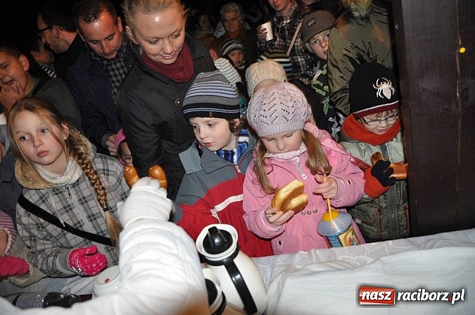 Zdjęcie w galerii na portalu naszraciborz.pl: Trzysta rogali na św. Marcina w Tworkowie wiadomości z regionu