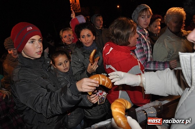 Zdjęcie w galerii na portalu naszraciborz.pl: Trzysta rogali na św. Marcina w Tworkowie wiadomości z regionu