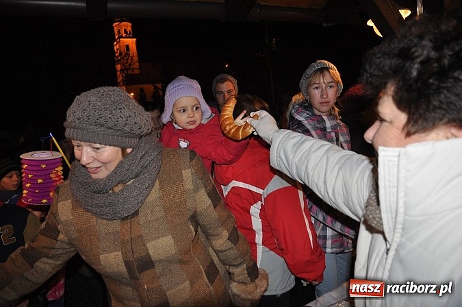 Zdjęcie w galerii na portalu naszraciborz.pl: Trzysta rogali na św. Marcina w Tworkowie wiadomości z regionu