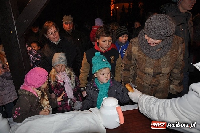 Zdjęcie w galerii na portalu naszraciborz.pl: Trzysta rogali na św. Marcina w Tworkowie wiadomości z regionu