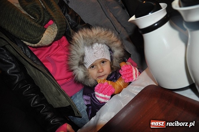 Zdjęcie w galerii na portalu naszraciborz.pl: Trzysta rogali na św. Marcina w Tworkowie wiadomości z regionu