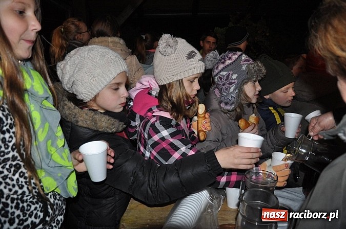 Zdjęcie w galerii na portalu naszraciborz.pl: Trzysta rogali na św. Marcina w Tworkowie wiadomości z regionu