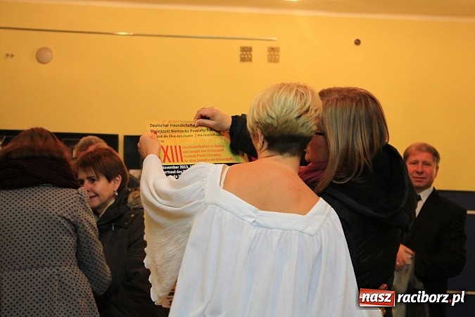 Zdjęcie w galerii na portalu naszraciborz.pl: Dzień Seniora w krzanowickim MOK-u z pokazem mody i zabawą w stylu PRL wiadomości z regionu