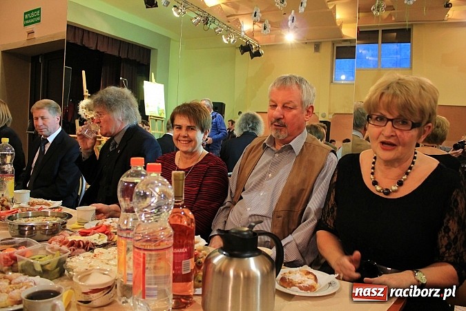 Zdjęcie w galerii na portalu naszraciborz.pl: Dzień Seniora w krzanowickim MOK-u z pokazem mody i zabawą w stylu PRL wiadomości z regionu