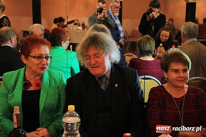 Zdjęcie w galerii na portalu naszraciborz.pl: Dzień Seniora w krzanowickim MOK-u z pokazem mody i zabawą w stylu PRL wiadomości z regionu