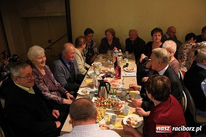 Zdjęcie w galerii na portalu naszraciborz.pl: Dzień Seniora w krzanowickim MOK-u z pokazem mody i zabawą w stylu PRL wiadomości z regionu