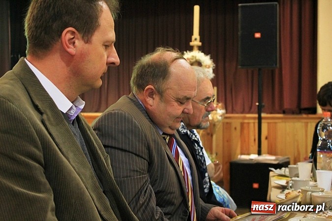 Zdjęcie w galerii na portalu naszraciborz.pl: Dzień Seniora w krzanowickim MOK-u z pokazem mody i zabawą w stylu PRL wiadomości z regionu