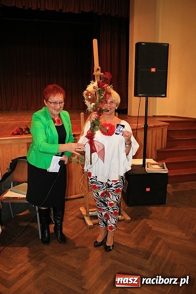 Zdjęcie w galerii na portalu naszraciborz.pl: Dzień Seniora w krzanowickim MOK-u z pokazem mody i zabawą w stylu PRL wiadomości z regionu