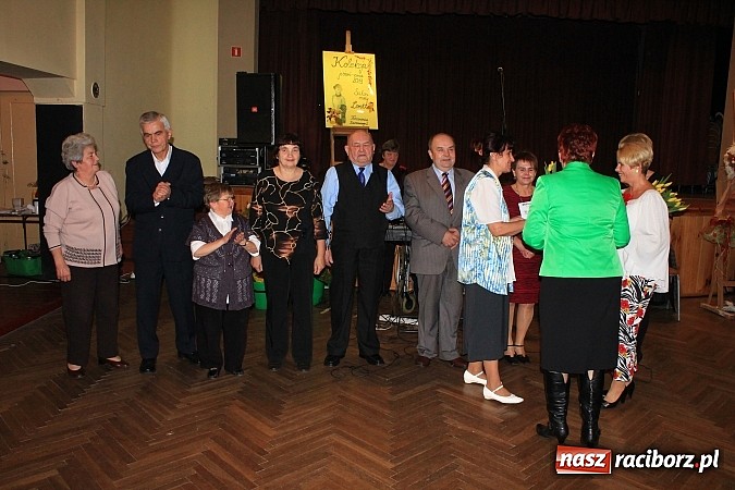 Zdjęcie w galerii na portalu naszraciborz.pl: Dzień Seniora w krzanowickim MOK-u z pokazem mody i zabawą w stylu PRL wiadomości z regionu