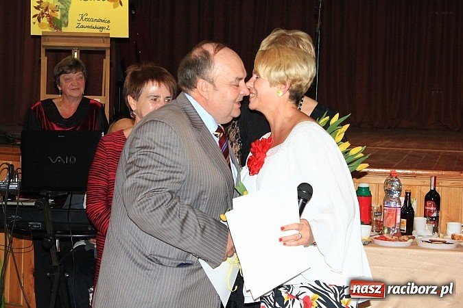 Zdjęcie w galerii na portalu naszraciborz.pl: Dzień Seniora w krzanowickim MOK-u z pokazem mody i zabawą w stylu PRL wiadomości z regionu