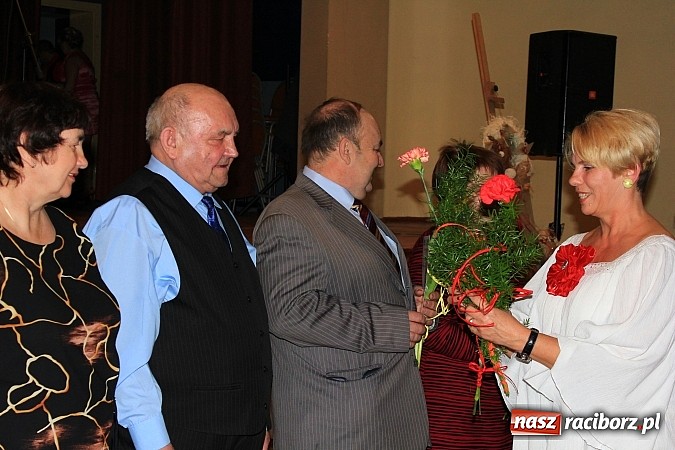 Zdjęcie w galerii na portalu naszraciborz.pl: Dzień Seniora w krzanowickim MOK-u z pokazem mody i zabawą w stylu PRL wiadomości z regionu