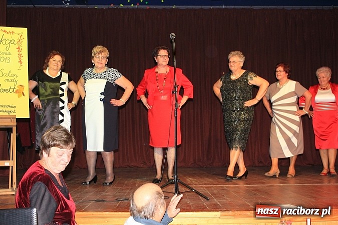 Zdjęcie w galerii na portalu naszraciborz.pl: Dzień Seniora w krzanowickim MOK-u z pokazem mody i zabawą w stylu PRL wiadomości z regionu