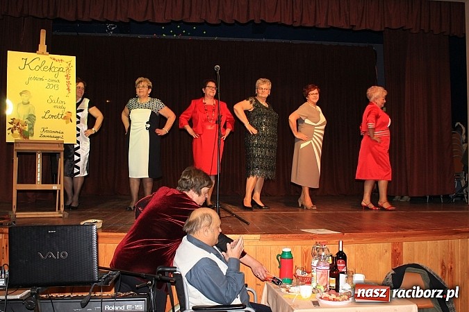 Zdjęcie w galerii na portalu naszraciborz.pl: Dzień Seniora w krzanowickim MOK-u z pokazem mody i zabawą w stylu PRL wiadomości z regionu