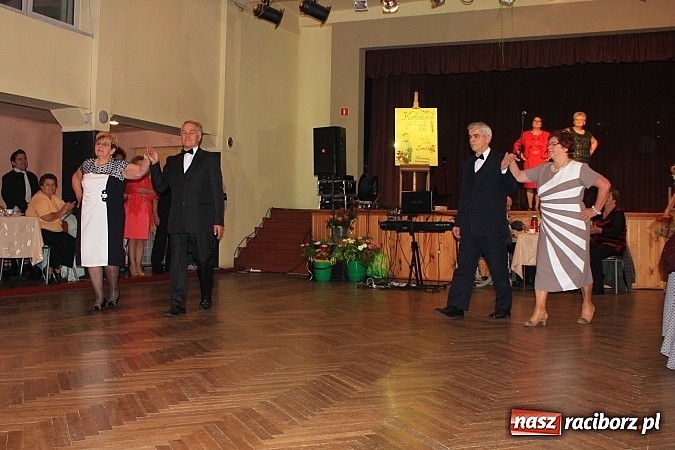 Zdjęcie w galerii na portalu naszraciborz.pl: Dzień Seniora w krzanowickim MOK-u z pokazem mody i zabawą w stylu PRL wiadomości z regionu