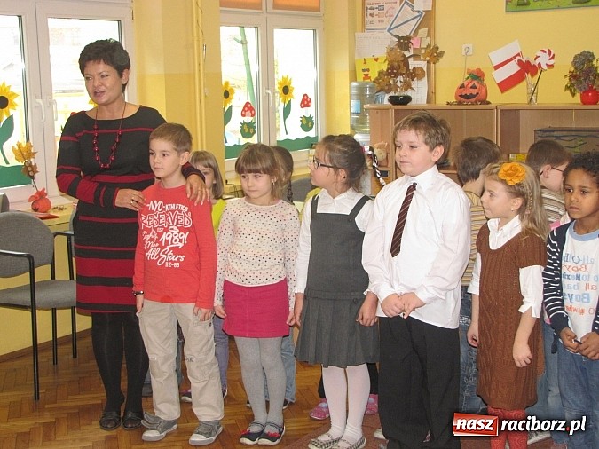 Zdjęcie w galerii na portalu naszraciborz.pl: Uczniowie z Trzynastki mają nowy plac zabaw wiadomości z regionu