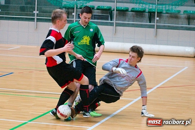 Zdjęcie w galerii na portalu naszraciborz.pl: Iras Team lepszy od Płomienia. Węglowski rozbił Zjednoczonych wiadomości z regionu