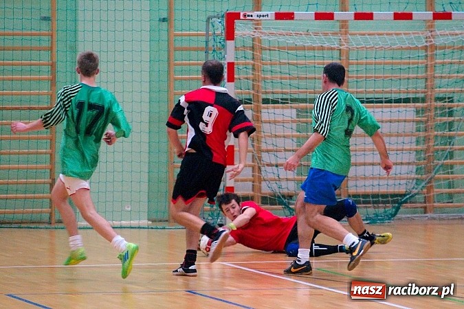 Zdjęcie w galerii na portalu naszraciborz.pl: Iras Team lepszy od Płomienia. Węglowski rozbił Zjednoczonych wiadomości z regionu