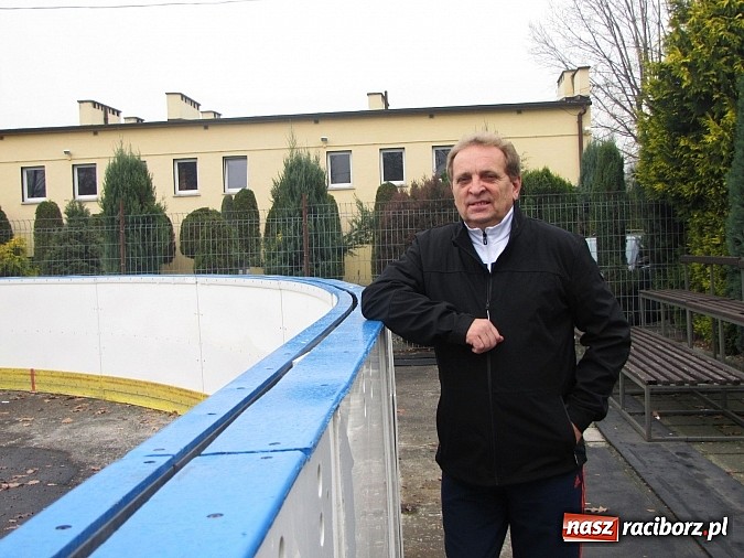 Zdjęcie w galerii na portalu naszraciborz.pl: Nowa banda i rolba na raciborskim lodowisku wiadomości z regionu