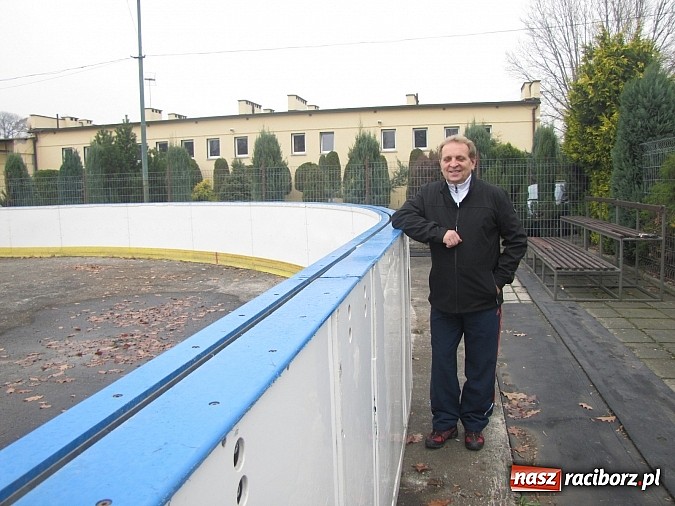 Zdjęcie w galerii na portalu naszraciborz.pl: Nowa banda i rolba na raciborskim lodowisku wiadomości z regionu