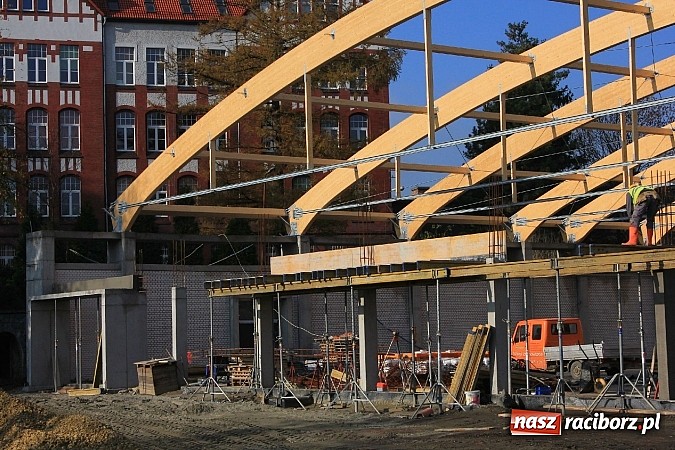 Zdjęcie w galerii na portalu naszraciborz.pl: Już niebawem hala ZSOMS będzie zadaszona wiadomości z regionu