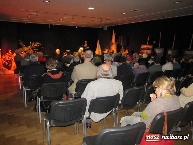 Zdjęcie w galerii na portalu naszraciborz.pl: Poezja i proza po raz trzeci w polsko-czeskim wydaniu wiadomości z regionu