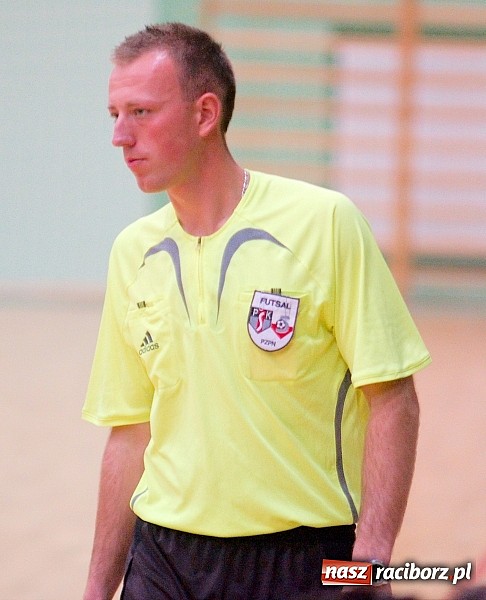 Zdjęcie w galerii na portalu naszraciborz.pl: Ćmy Barowe górą nad Czarnymi Koszulami. Pędzące Byki na dnie wiadomości z regionu