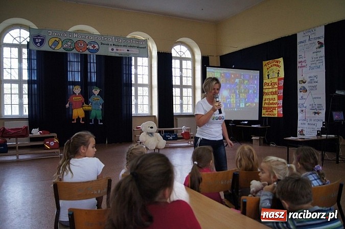 Zdjęcie w galerii na portalu naszraciborz.pl: Przedszkolaki uczą się ratować w SP-4 wiadomości z regionu