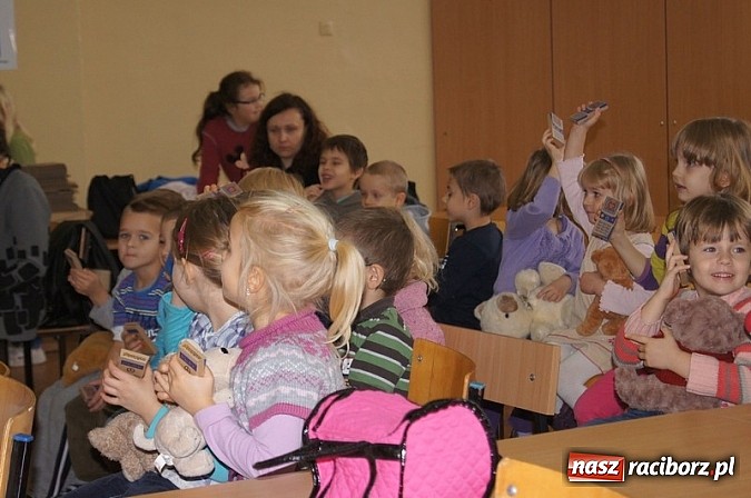 Zdjęcie w galerii na portalu naszraciborz.pl: Przedszkolaki uczą się ratować w SP-4 wiadomości z regionu