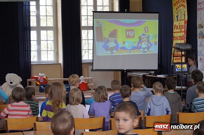 Zdjęcie w galerii na portalu naszraciborz.pl: Przedszkolaki uczą się ratować w SP-4 wiadomości z regionu
