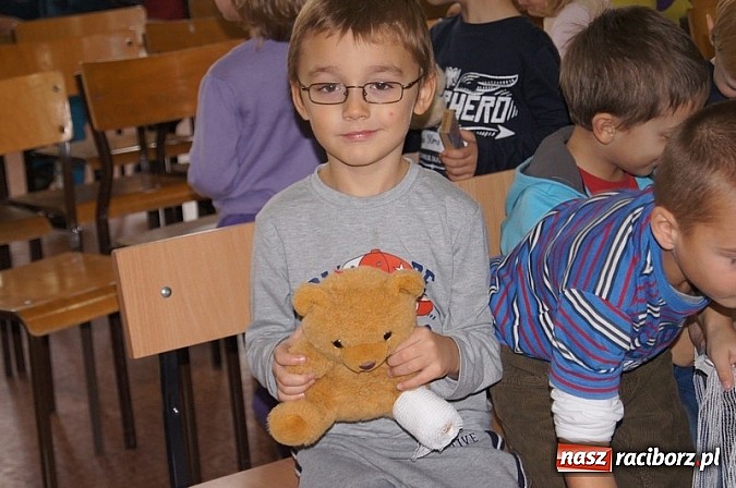 Zdjęcie w galerii na portalu naszraciborz.pl: Przedszkolaki uczą się ratować w SP-4 wiadomości z regionu