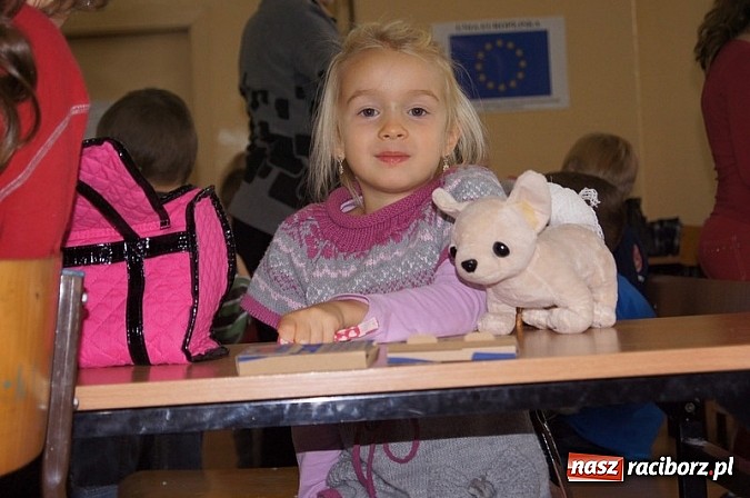 Zdjęcie w galerii na portalu naszraciborz.pl: Przedszkolaki uczą się ratować w SP-4 wiadomości z regionu