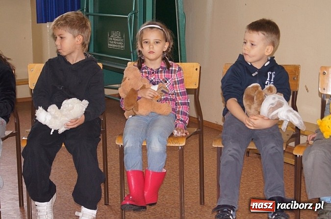 Zdjęcie w galerii na portalu naszraciborz.pl: Przedszkolaki uczą się ratować w SP-4 wiadomości z regionu