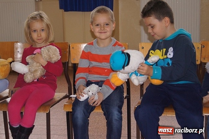 Zdjęcie w galerii na portalu naszraciborz.pl: Przedszkolaki uczą się ratować w SP-4 wiadomości z regionu