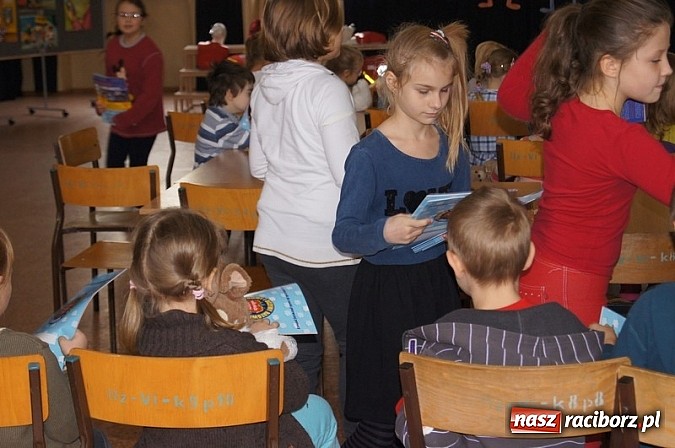 Zdjęcie w galerii na portalu naszraciborz.pl: Przedszkolaki uczą się ratować w SP-4 wiadomości z regionu