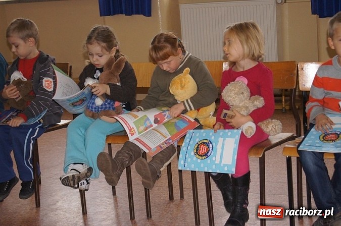 Zdjęcie w galerii na portalu naszraciborz.pl: Przedszkolaki uczą się ratować w SP-4 wiadomości z regionu