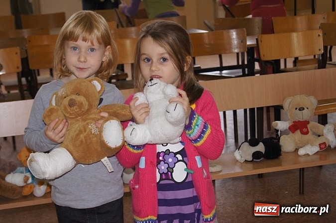 Zdjęcie w galerii na portalu naszraciborz.pl: Przedszkolaki uczą się ratować w SP-4 wiadomości z regionu