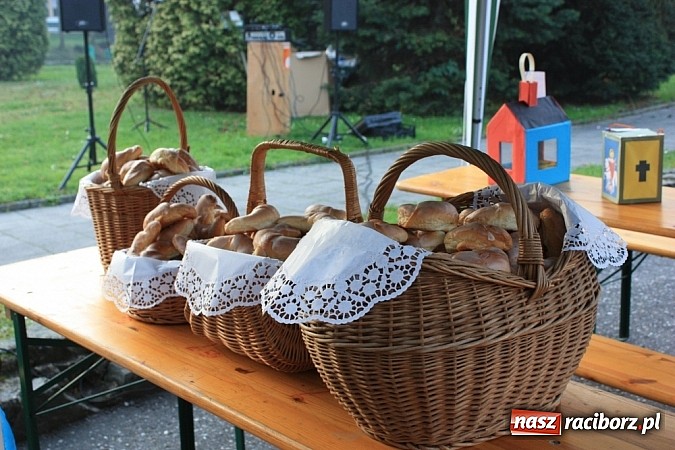 Zdjęcie w galerii na portalu naszraciborz.pl: Od Mikołaszka na ryneczek - św. Marcin w Krzanowicach wiadomości z regionu