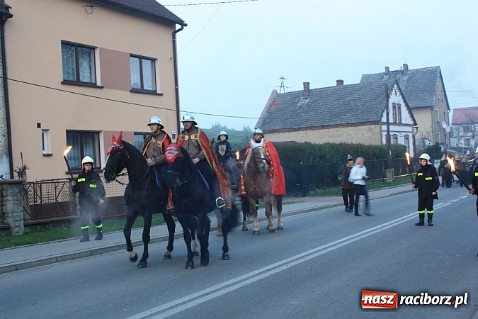Zdjęcie w galerii na portalu naszraciborz.pl: Od Mikołaszka na ryneczek - św. Marcin w Krzanowicach wiadomości z regionu