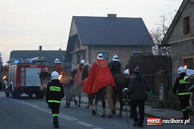 Zdjęcie w galerii na portalu naszraciborz.pl: Od Mikołaszka na ryneczek - św. Marcin w Krzanowicach wiadomości z regionu