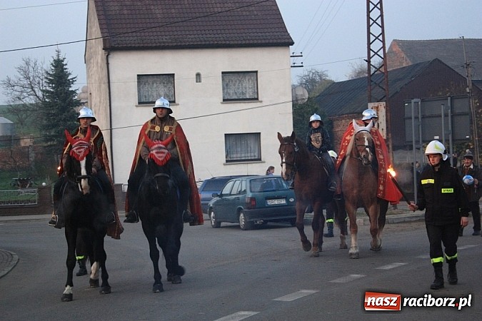 Zdjęcie w galerii na portalu naszraciborz.pl: Od Mikołaszka na ryneczek - św. Marcin w Krzanowicach wiadomości z regionu