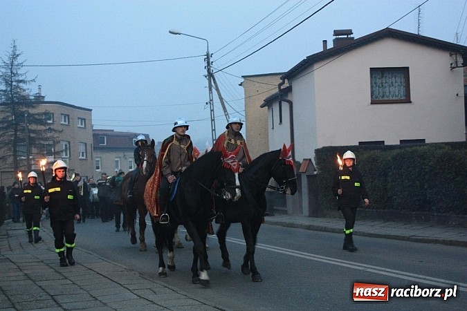 Zdjęcie w galerii na portalu naszraciborz.pl: Od Mikołaszka na ryneczek - św. Marcin w Krzanowicach wiadomości z regionu