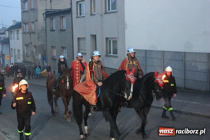 Zdjęcie w galerii na portalu naszraciborz.pl: Od Mikołaszka na ryneczek - św. Marcin w Krzanowicach wiadomości z regionu
