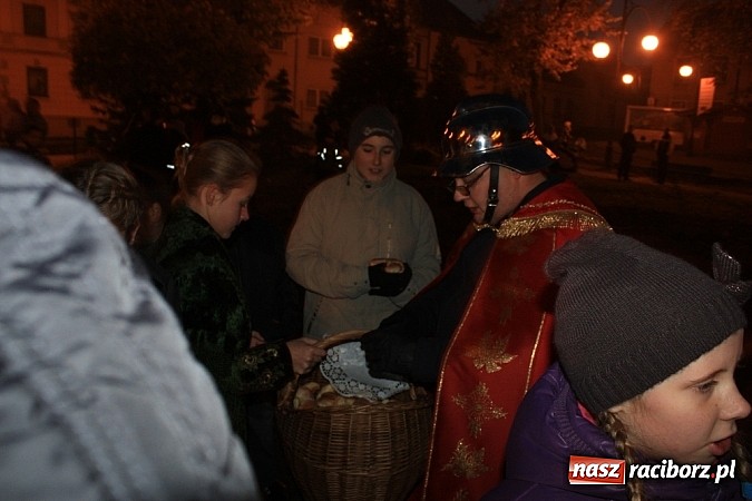 Zdjęcie w galerii na portalu naszraciborz.pl: Od Mikołaszka na ryneczek - św. Marcin w Krzanowicach wiadomości z regionu