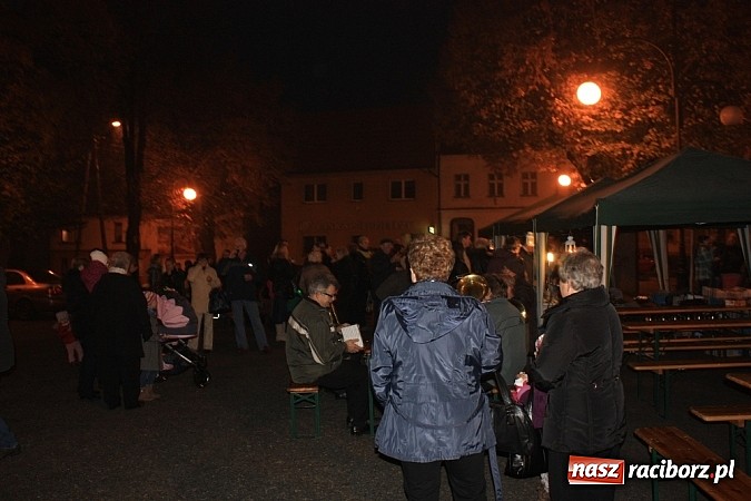 Zdjęcie w galerii na portalu naszraciborz.pl: Od Mikołaszka na ryneczek - św. Marcin w Krzanowicach wiadomości z regionu