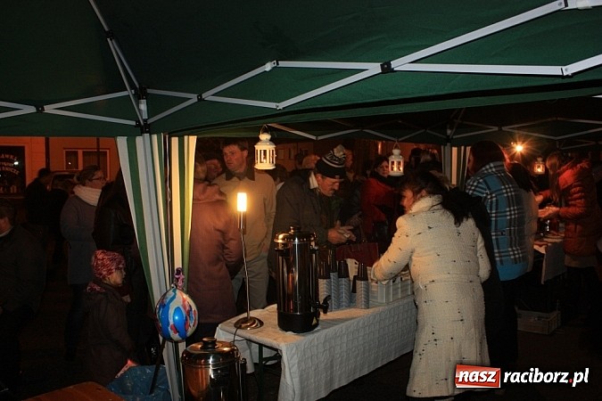 Zdjęcie w galerii na portalu naszraciborz.pl: Od Mikołaszka na ryneczek - św. Marcin w Krzanowicach wiadomości z regionu