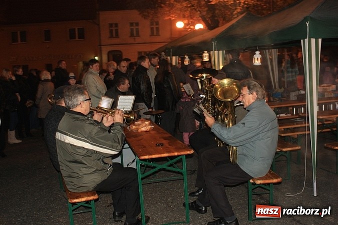 Zdjęcie w galerii na portalu naszraciborz.pl: Od Mikołaszka na ryneczek - św. Marcin w Krzanowicach wiadomości z regionu