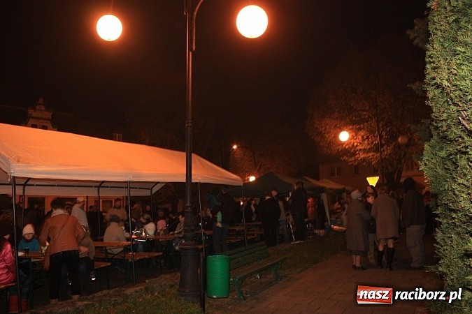 Zdjęcie w galerii na portalu naszraciborz.pl: Od Mikołaszka na ryneczek - św. Marcin w Krzanowicach wiadomości z regionu