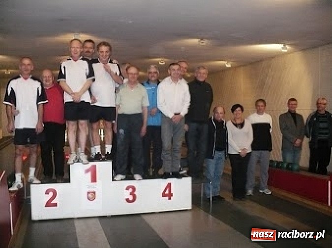 Zdjęcie w galerii na portalu naszraciborz.pl: W Raciborzu grają w kręgle wiadomości z regionu