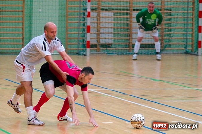 Zdjęcie w galerii na portalu naszraciborz.pl: Nieudana pogoń Żorskiej. OSK Elka na kolanach wiadomości z regionu