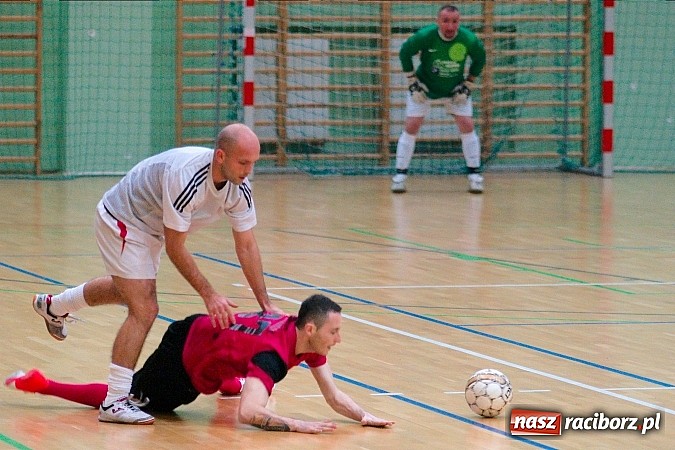 Zdjęcie w galerii na portalu naszraciborz.pl: Nieudana pogoń Żorskiej. OSK Elka na kolanach wiadomości z regionu